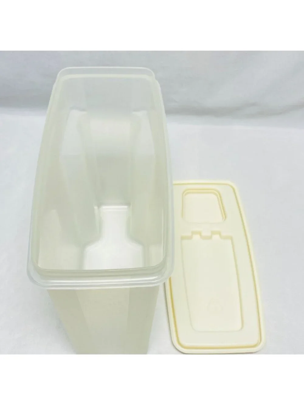 Rubbermaid Servin Saver Food Storage Containers W/ Flip-Top Lids 5.0L & 3.1L